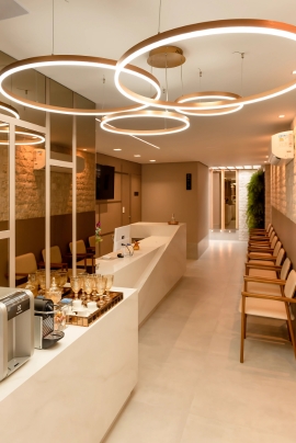 Detalhes da Clínica de dermatologia da doutora Isabela Baeta, dermatologista em Divinópolis.