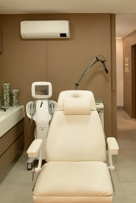 Detalhes da Clínica de dermatologia da doutora Isabela Baeta, dermatologista em Divinópolis.